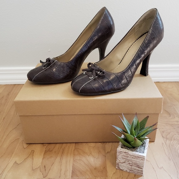 Maurice's Heels with Laces & Bows - Picture 1 of 8